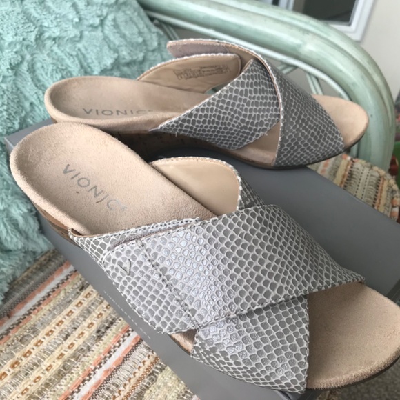 Vionic Cork Wedge 2” Heel Sandals Lizard Gray Size 8 - Picture 10 of 10